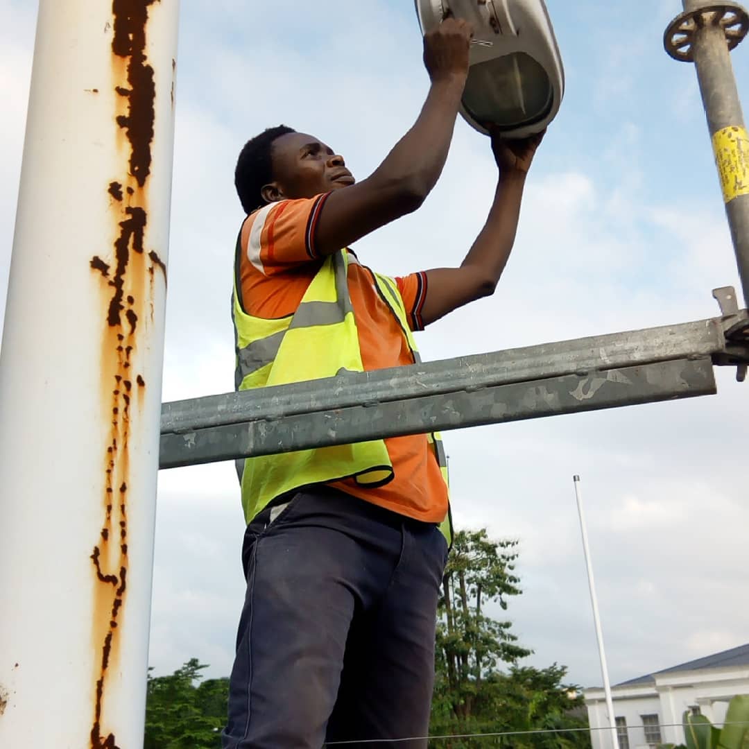 High-Reach Municipal Streetlight Rigs